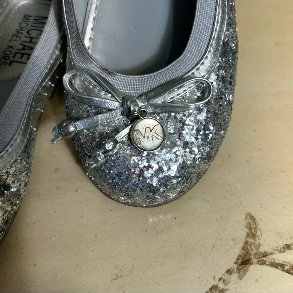 Michael Kors Martina Silver Metallic Glitter Front Bow Flats size 2